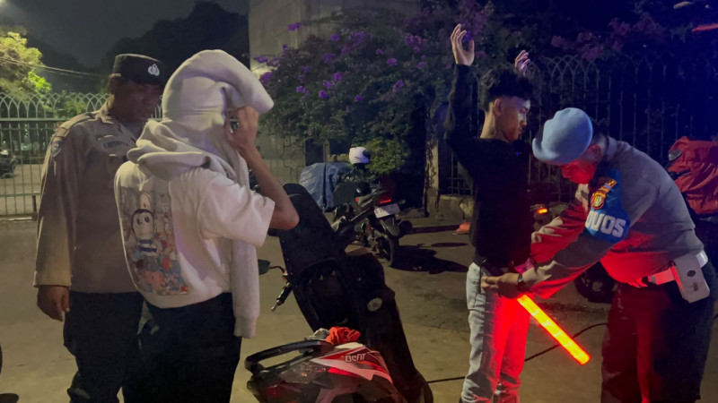 Empat Pemuda Diamankan Saat Patroli KRYD Polsek Koja, Kedapatan Bawa Minuman Beralkohol