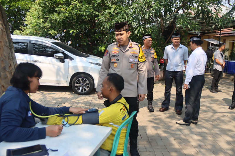 Polres Kepulauan Seribu Gelar Pemeriksaan Kesehatan Bagi Pengemudi Ojek Online