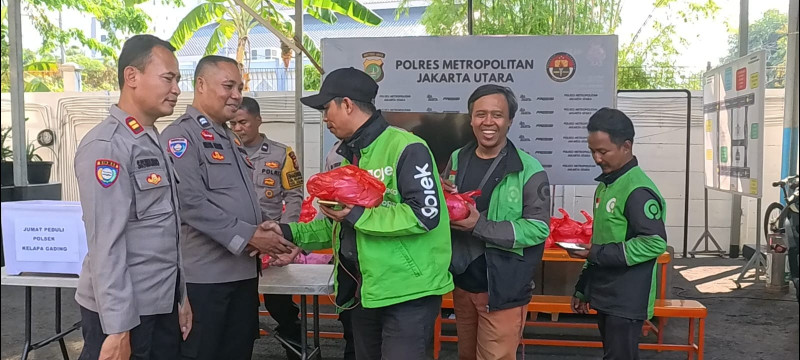 Polsek Kelapa Gading Tebar Kepedulian, 150 Nasi Kotak Dibagikan kepada Ojol dan Sabuk Kamtibmas