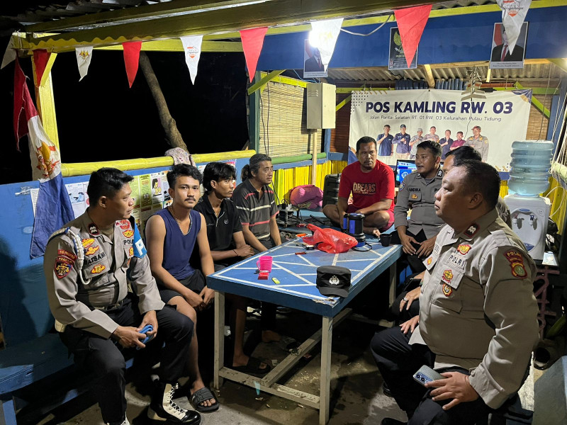 Patroli Malam Gabungan Polsek Kepulauan Seribu Selatan Perkuat Siskamling dan Antisipasi Guantibmas