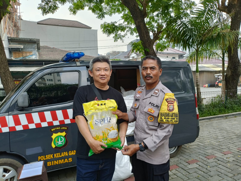 Polsek Kelapa Gading dan Bulog Gelar Gerakan Pangan Murah, Warga Antusias Beli Berasa SPHP