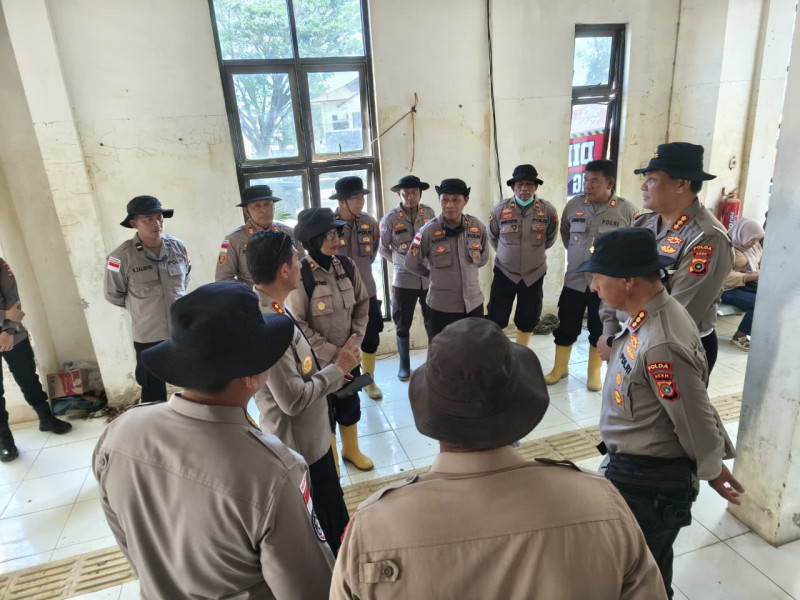 Tinjau langsung Pelayanan Pascabanjir, Kapolda Aceh Pastikan Masyarakat Terlayani Optimal