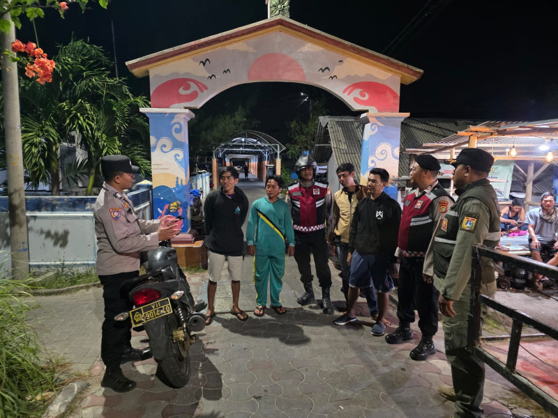 Patroli Malam Jakarta On The Spot, Polsek Kepulauan Seribu Selatan Hadirkan Pelayanan Humanis Lewat Sosialisasi Layanan Polisi 110