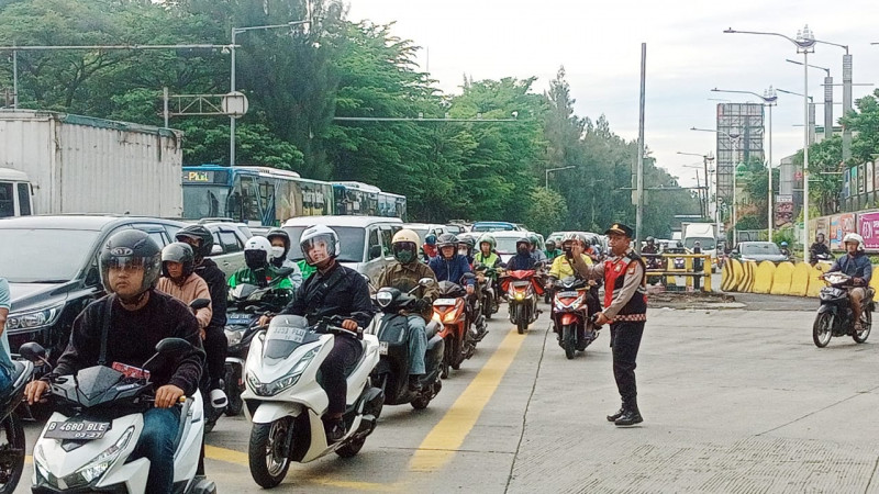 Pelayanan Prima Polsek Metro Penjaringan: Antisipasi Kemacetan Wujud Nyata Polisi Hadir Untuk Masyarakat