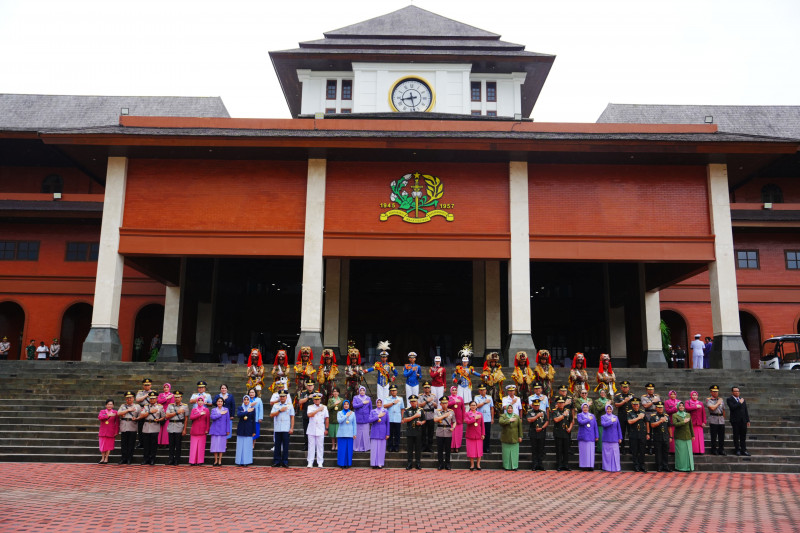 Pimpin Wisuda Prajurit Taruna, Kapolri Tekankan Sinergitas TNI dan Polri untuk Wujudkan Indonesia Emas 2025