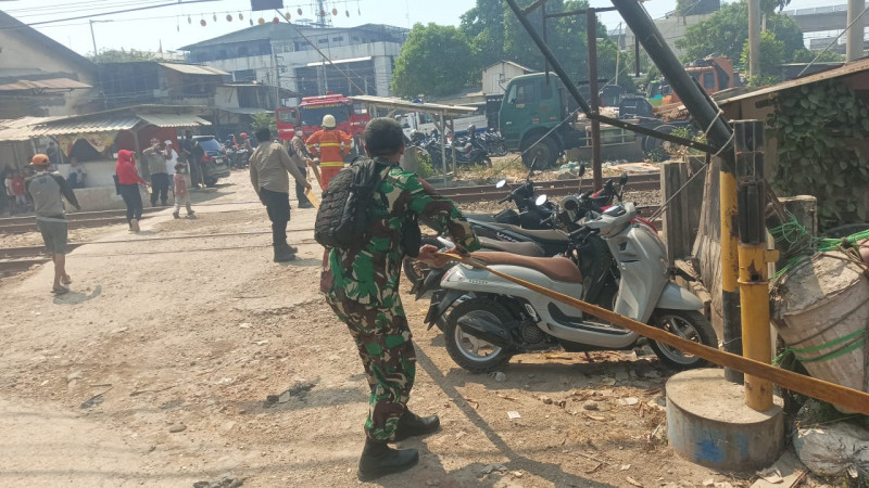 Cegah Api Meluas, Kodim 0502/JU Kerahkan Personel dan Water Tank ke Mangga Dua