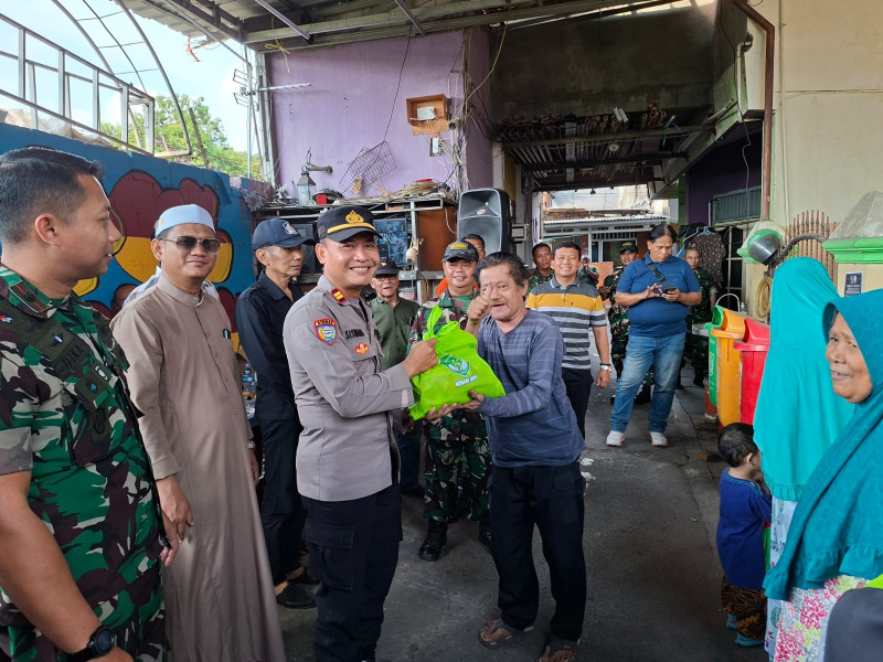 Polsek Kelapa Gading Gelar Jaga Jakarta On The Spot di RW 05 Pegangsaan Dua, Serap Aspirasi dan Salurkan Bansos