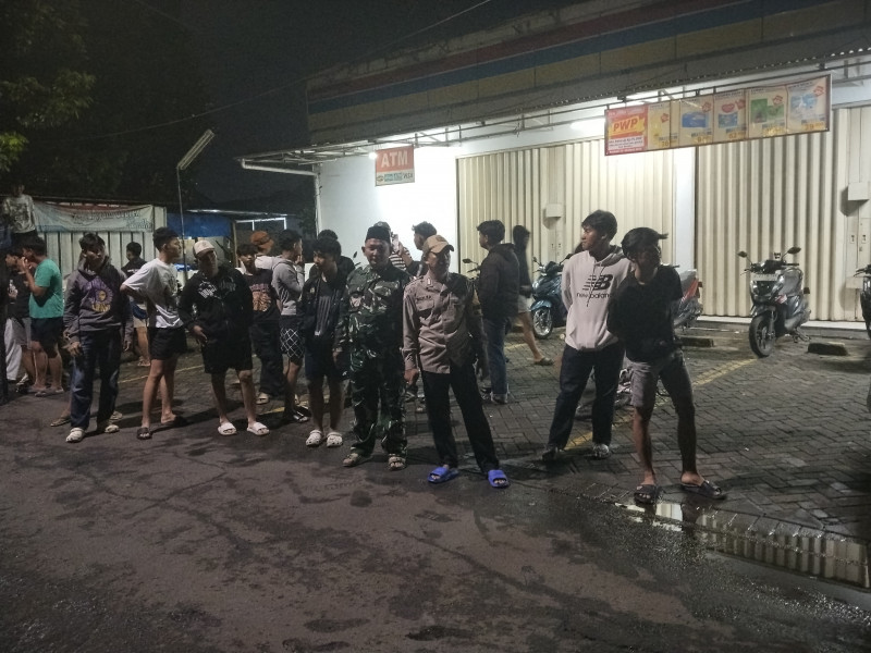 Bhabinkamtibmas dan Babinsa Jatimurni Rangkul Remaja, Cegah Aksi Balap Lari yang Berpotensi Tawuran