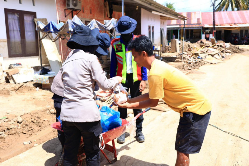 Tim Trauma Healing Ops Aman Nusa kl Tinjau Posko Pengungsian di Kota Padang