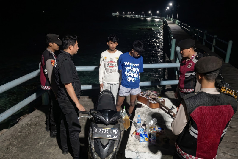 Patroli Malam Jakarta On The Spot, Polsek Kepulauan Seribu Selatan Edukasi Warga Manfaatkan Layanan Polisi 110