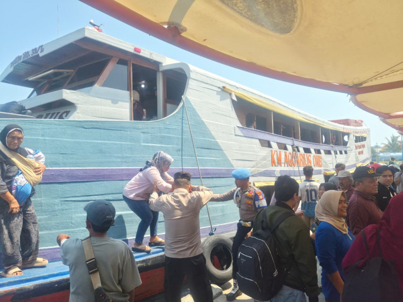 Polres Kepulauan Seribu Perkuat Pengamanan Dermaga, Berikan Pelayanan Humanis dan Sosialisasikan Layanan Polisi 110