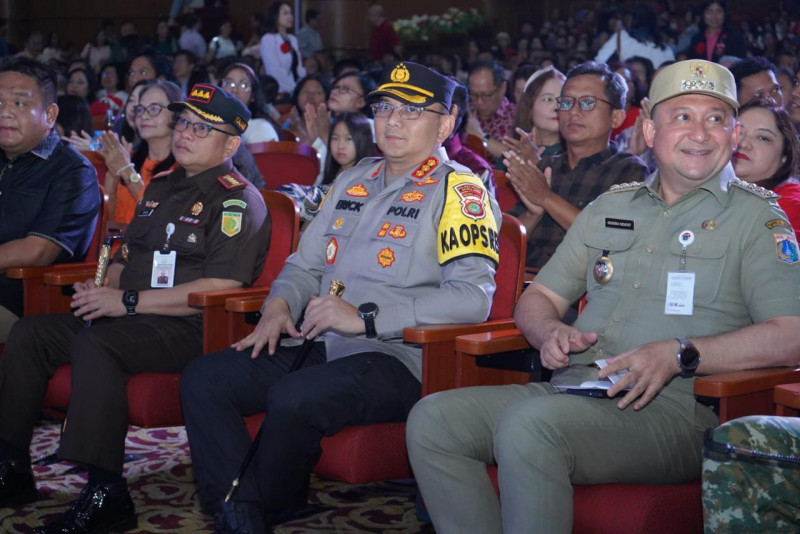 Kapolres Metro Jakarta Utara dan Forkopimko Pastikan Keamanan Ibadah Natal di Gereja GBI Mawar Saron Kelapa Gading Aman dan Tertib