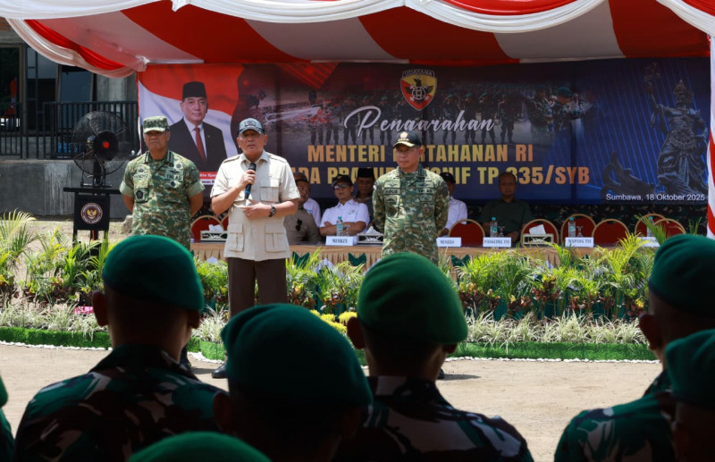 Panglima TNI Dampingi Menhan RI Tinjau Yonif TP 835/Samota Yudha Bhakti di Sumbawa