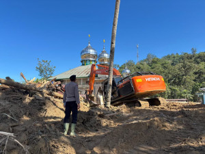 Brimob Sumut Hadir untuk Negeri : Dari Pembersihan Rumah Ibadah Hingga Pemasangan Jaringan Internet untuk Warga Garoga