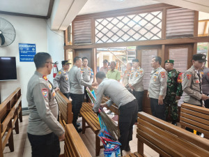Bhakti Religi Polres Metro Bekasi Kota di Gereja Kristen Jawa Bekasi Barat Sambut HUT Bhayangkara ke-80