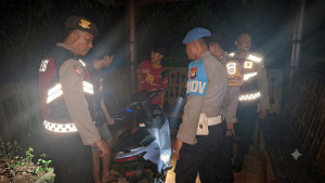 Patroli Malam Jakarta On The Spot, Polsek Kepulauan Seribu Selatan Ingatkan Warga Pentingnya Layanan Polisi 110