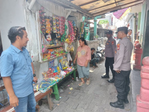 Layanan cepat Hotline 110, Polsek Kepulauan Seribu Utara respons aduan warga dan selesaikan permasalahan secara humanis