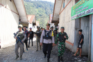 TNI - Polri Hadir Tak Sekedar Pengamanan, Tapi Wujud Kepedulian untuk Masyarakat Aman dan Nyaman