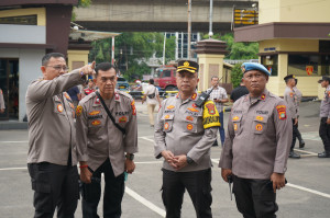 Kapolres Metro Jakarta Utara Cek Mobil Sound System TIK dan Semangat Brimob Polda Lampung