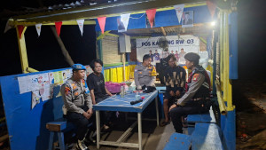 Patroli Malam Jakarta On The Spot, Polsek Kepulauan Seribu Selatan Sampaikan Layanan Polisi 110 Saat Sambangi Warga