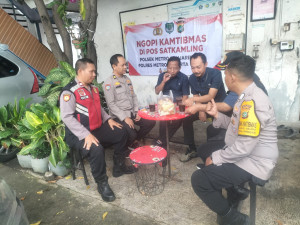 Jaga Jakarta+, Jaga Warga, Polsek Metro Penjaringan Perkuat Sinergi Lewat DDS dan Ngopi Kamtibmas di Kamal Muara
