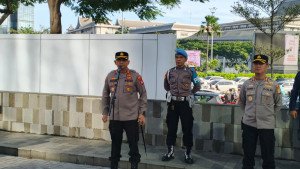 761 Personel Gabungan Siaga Amankan Aksi Ujuk Rasa Buruh FSPMI di Menara Indomaret PIK
