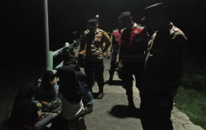 Patroli Malam Jakarta On The Spot, Polsek Kepulauan Seribu Selatan Ajak Warga Kenali Manfaat Layanan Polisi 110