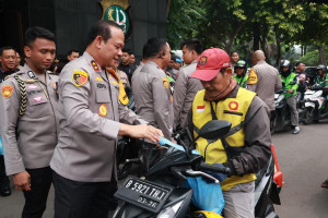 Kapolda Metro Jaya Gelar"Jumat Peduli" Ojol Siap Jadi Mitra Jaga Jakarta