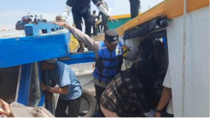 Aksi Cepat Polisi Evakuasi 54 Penumpang KM Ansori Mati Mesin di Perairan Kepulauan Seribu, Semua Selamat