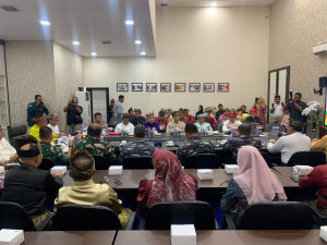 Perkuat Sinergi Lintas Lembaga Dalam Hadapi Potensi Bencana dan Permasalahan Sosial Akhir Tahun 2025, Danlanal Bintan Hadiri Rapat Forkopimda Tanjungpinang