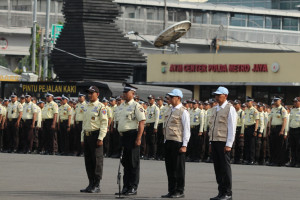 Kapolda Metro Jaya Berikan Penghargaan Kepada Satpam dan Satkamling Berprestasi