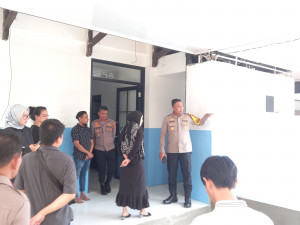 Wakapolres Metro Jakarta Utara Tinjau Pembagian SPPG di Kelapa Gading