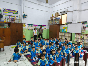 Polsek Pademangan Edukasi Anak TK Fajar Indah Tentang Disiplin Lalu Lintas Sejak Dini