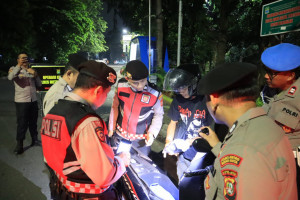 Patroli Skala Besar Personil Gabungan Bekasi Kota Sapu Bersih Titik Rawan Kejahatan Jalanan