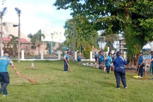 Lanal Bengkulu Laksanakan Bakti Sosial Pembersihan Kawasan Benteng Marlborough