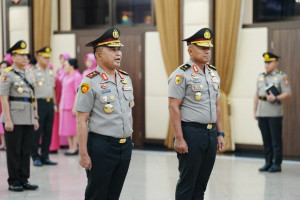 Kapolri Pimpin Upacara Serah Terima Jabatan Sejumlah Pejabat Polri