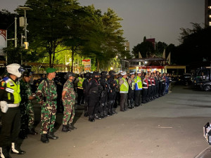 Brimob PMJ Dan Polres Jaksel Patroli Dini Hari di Blok M, Ratusan Pil Terlarang Diamankan