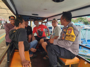 Sambang Warga Pulau Pramuka, Bhabinkamtibmas Sosialisasikan Layanan Polri 110 dan Perkuat Kamtibmas