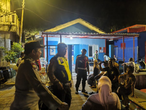 Patroli Malam Gabungan Polsek Kepulauan Seribu Utara, Cegah Guantibmas dan Sosialisasikan Layanan 110