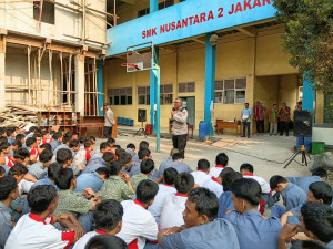 Police Go to School, Kapolsek Koja Imbau Pelajar Tak Terprovokasi Aksi Unjuk Rasa