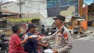 Polsek Koja Gelar Jumat Peduli, Bagikan Makanan Bergizi Gratis untuk Warga
