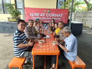 Jumat Curhat Polsek Kelapa Gading Serap Aspirasi Warga RW 018