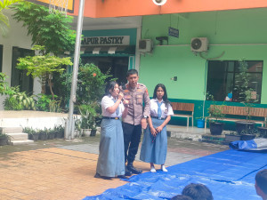 Kapolsek Kelapa Gading Sambangi SMKN 33 : Ingatkan Bahaya Kenakalan Remaja dan Maraknya Penyalahgunaan HP