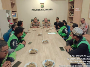 Silaturahmi dan Diskusi Bersama Ojol Polsek Cilincing Perkuat Sinergi Jaga Kamtibmas