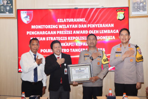 Kapolres Metro Tangerang Kota Terima Penghargaan Presisi Award dari LEMKAPI