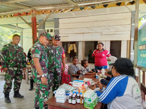 Sentuhan Kemanusiaan TMMD Ke-129, Satgas Kodim 1807/Sorong Selatan Gelar Pengobatan Gratis untuk Warga Kampung Sesor