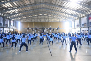 Danlanud Sultan Hasanuddin Hadiri Olahraga Bersama Dalam Rangka HUT Ke 69 Ardhya Garini