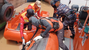 Setelah Pencairan Panjang, Akhirnya Posal Tanjung Datuk Tim Sar Gabungan Berhasil Temukan Korban Tenggelam di Perairan Pelabuhan Lasdap