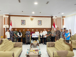 Danlanal Sabang Sambut Kedatangan Walikota Batam dan Dankodaeral lV Dalam Rangka Penyerahan Bantuan Sosial Ke Provinsi Aceh