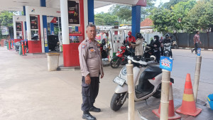 Perkuat Keamanan Objek Vital, Sinergitas TNI-Polri Pantau Area SPBU di Padurenan Mustikajaya